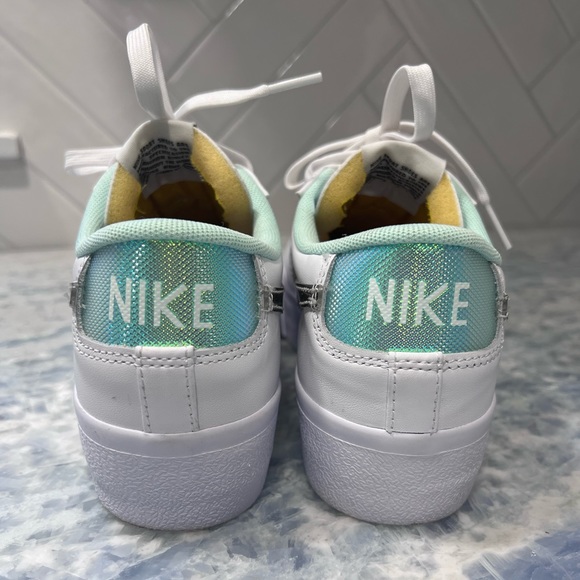 Nike Blaze Low Platform Sneaker white silver and mint 7.5 - Picture 3 of 5
